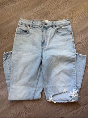 Abercrombie & Fitch The 90s Straight Ultra High Rise Light Wash Distressed Jean